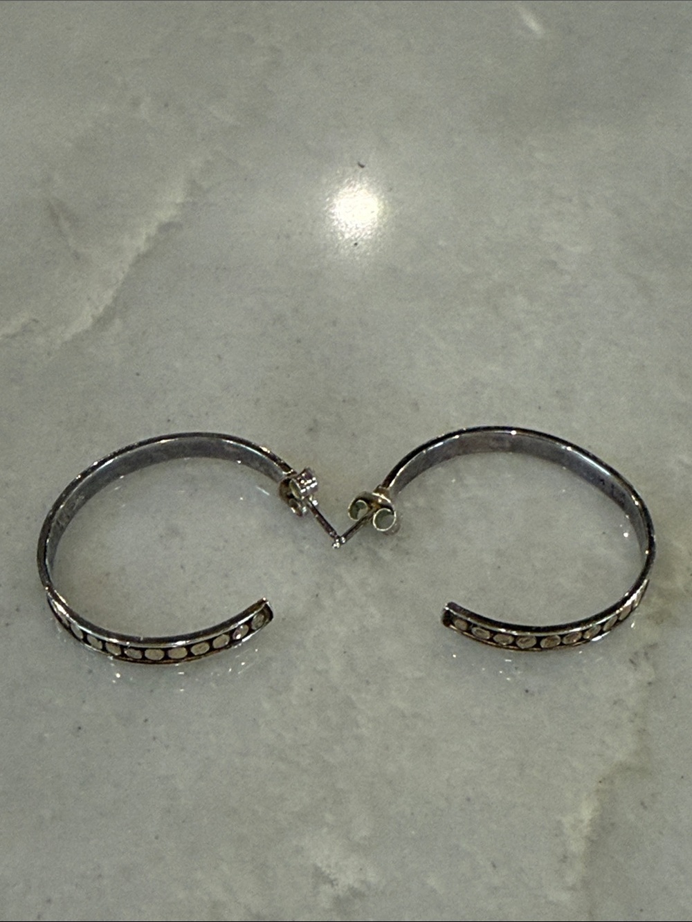 • Anna Beck • EUC • CLASSIC LARGE HOOP DISC EARRING IN GOLD/SILVER - Picture 11 of 15